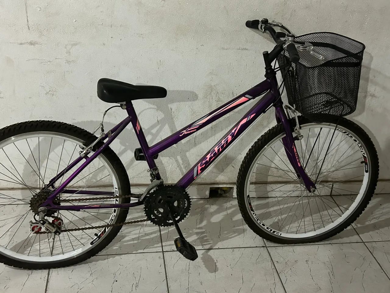 Bicicleta média usada poucas vezes 