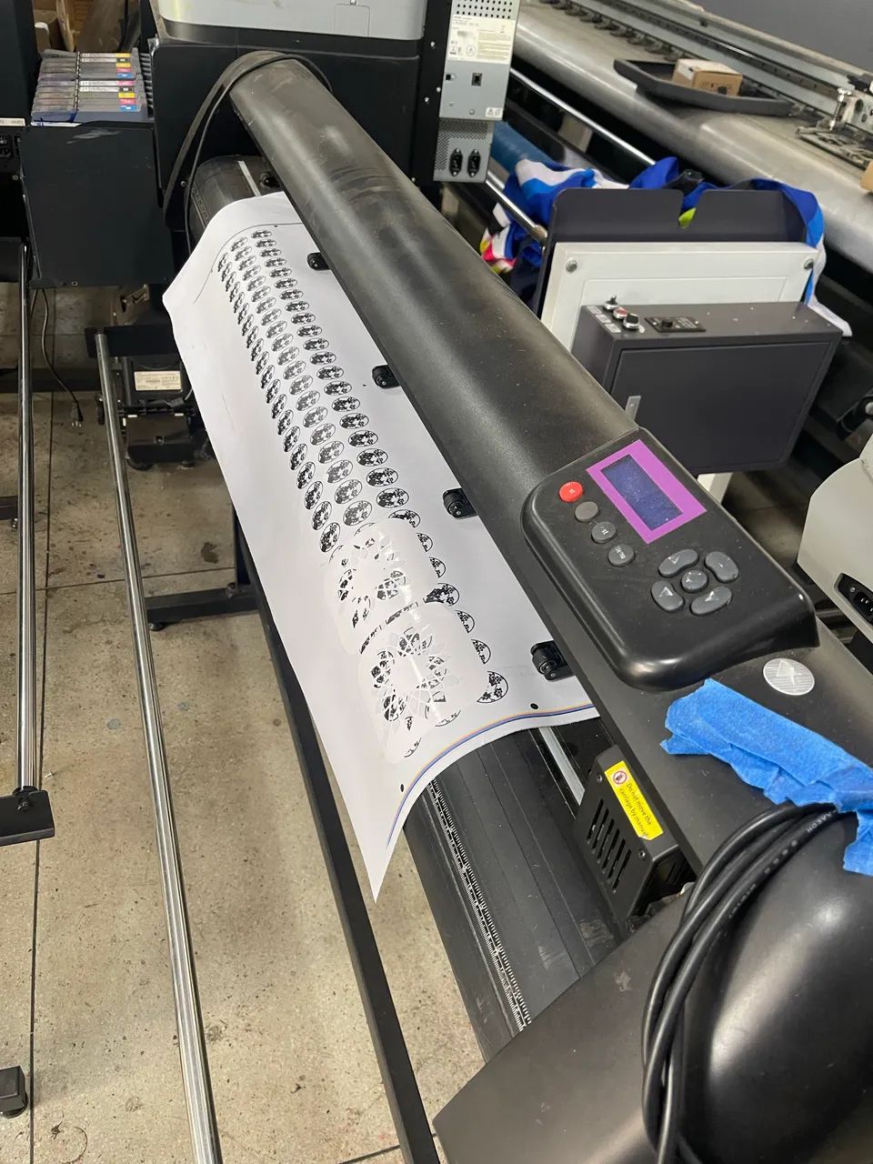 Plotter de recorte perfeito para sua produção com câmera e com laser - Foto 3