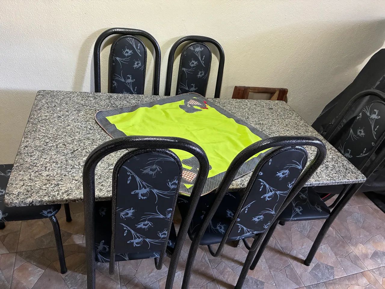 Mesa tampo mármore 6 cadeiras  - Foto 4