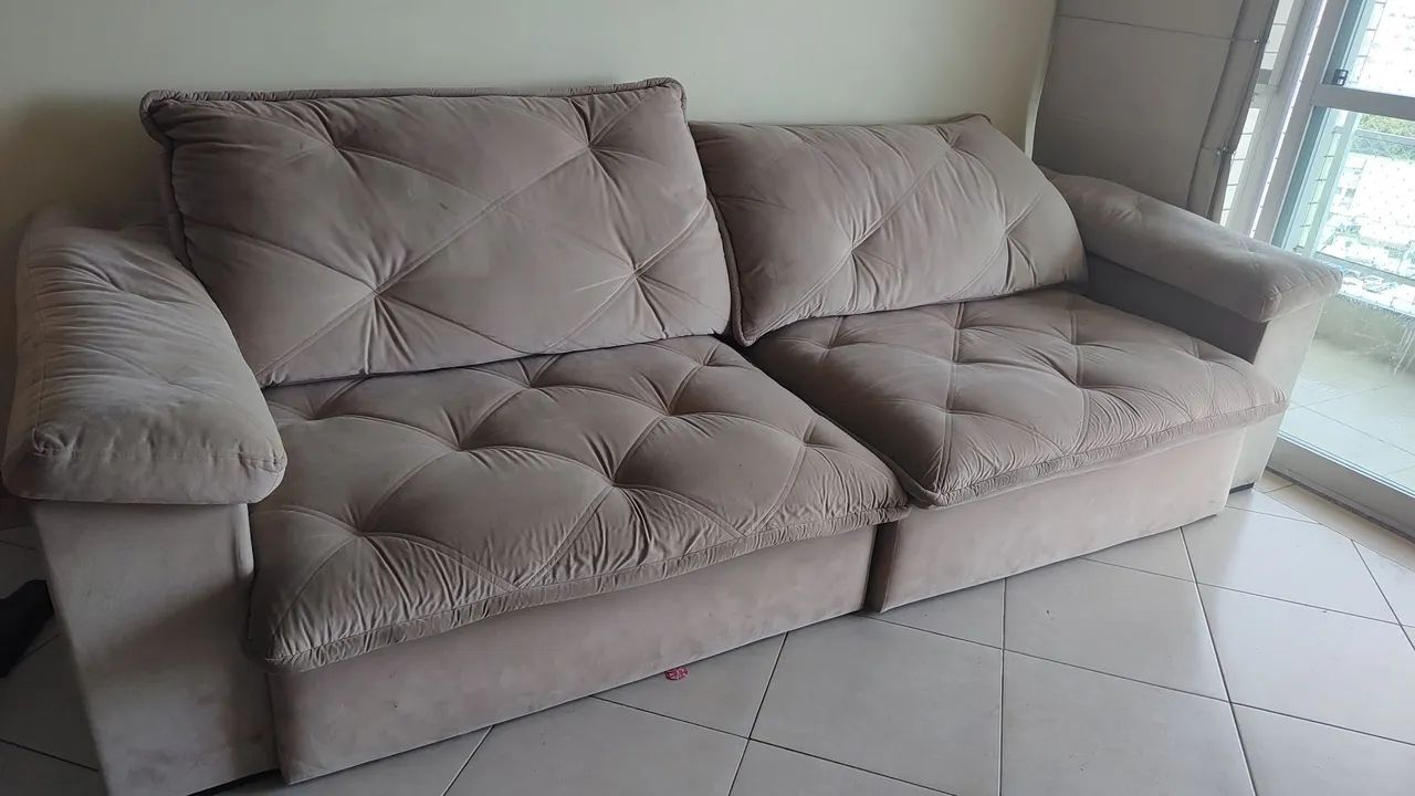 Sofá retrátil bege em tecido Suede (2,80) - Foto 4