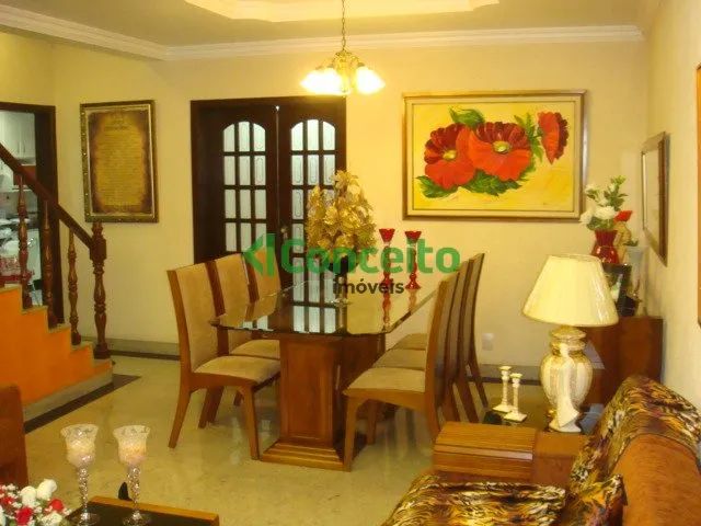 LINDA CASA DE 250 M².