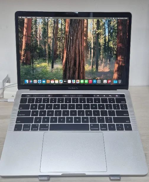 MacBook Pro 13? 2019 i5 2.4GHz 8GB 256GB SSD Touch Bar - 4