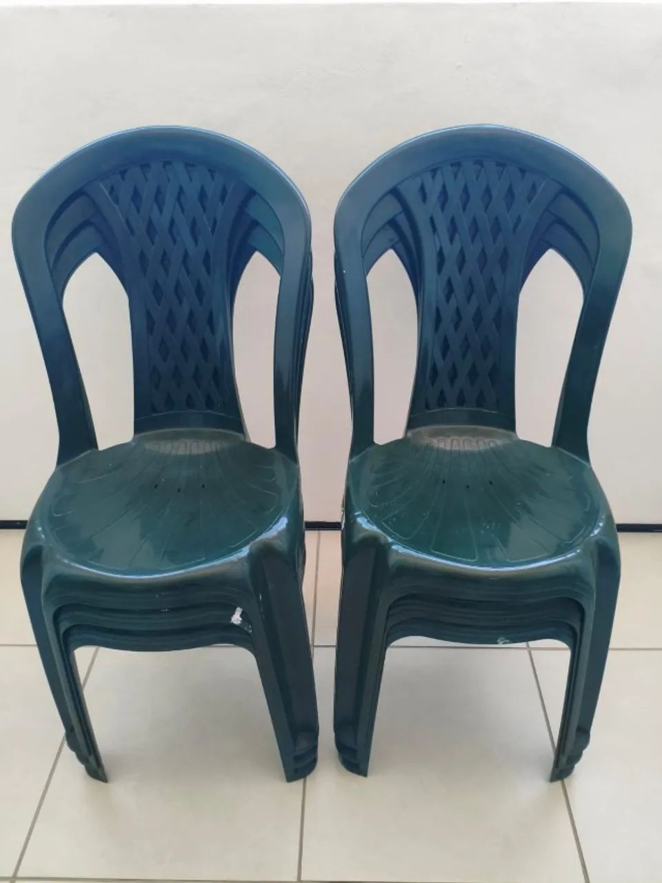 MESA COM 6 CADEIRAS PLASTICA  - Foto 2