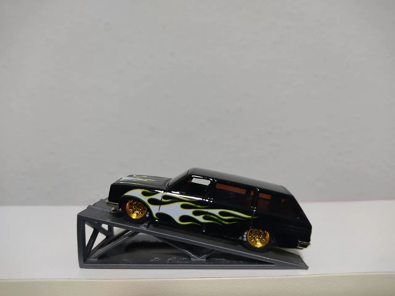 LOTE COM TRÊS MINIATURAS DE CARROS  - Foto 5