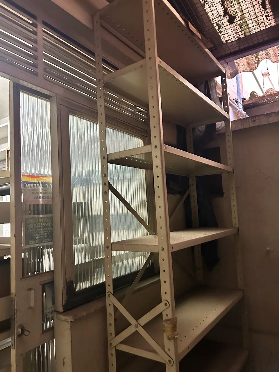 Estantes de aço 