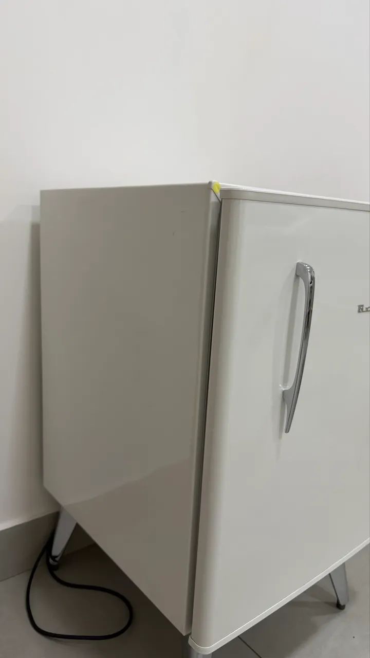 Frigobar retrô Brastemp 76 litros classic white  - Foto 4