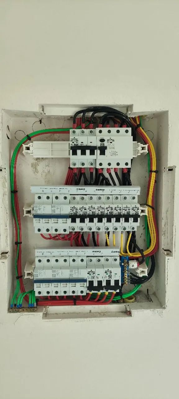 Serviços e instalações Elétricas