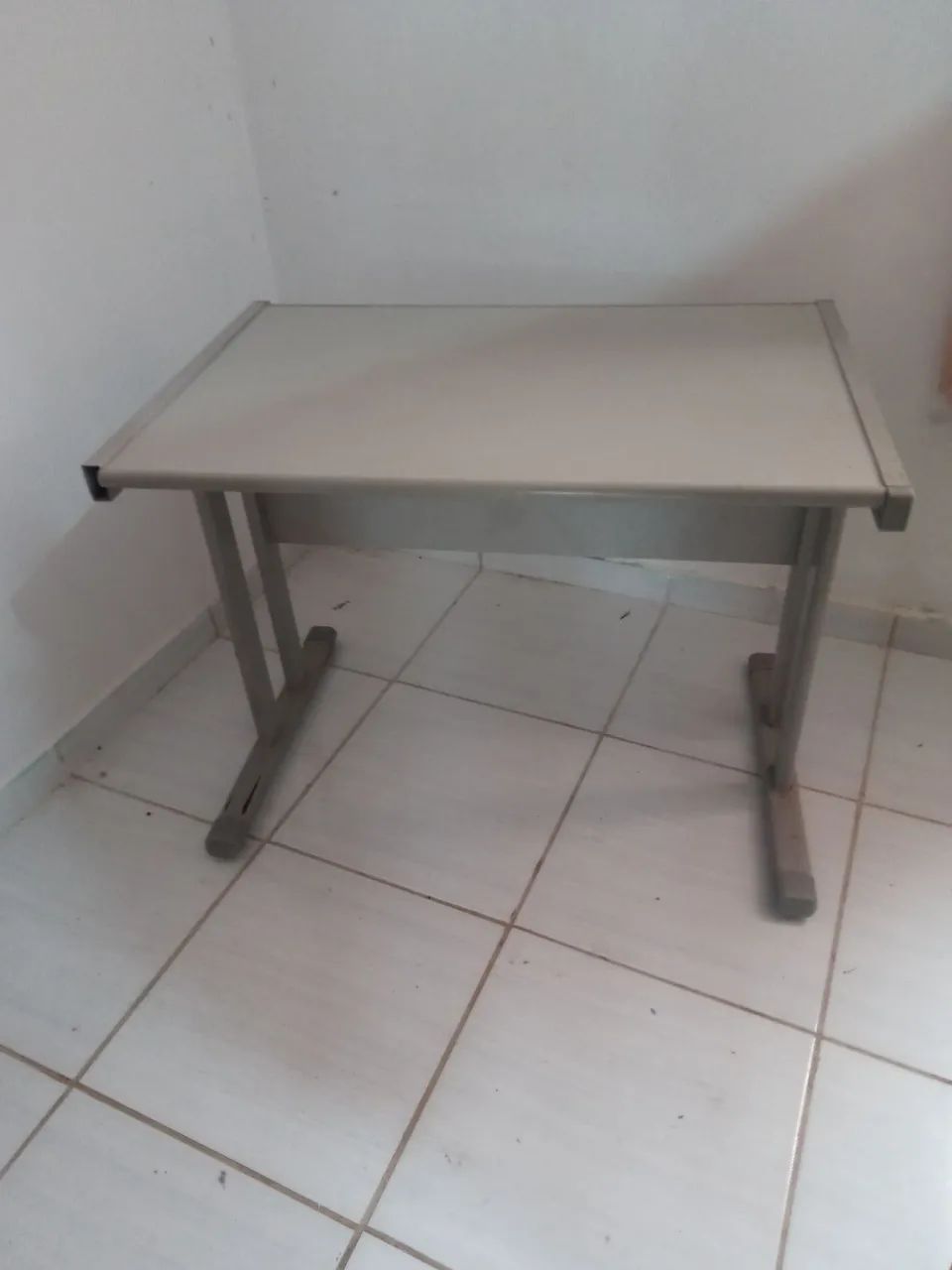 Mesinha simples.para escritorio - Foto 2
