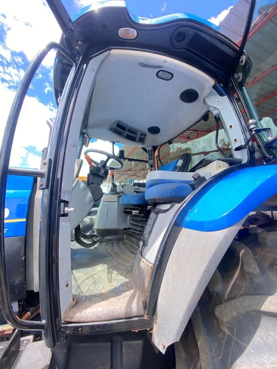 Vende-se Trator de Pneu New Holland T7 175 ano: 2018 - Foto 2