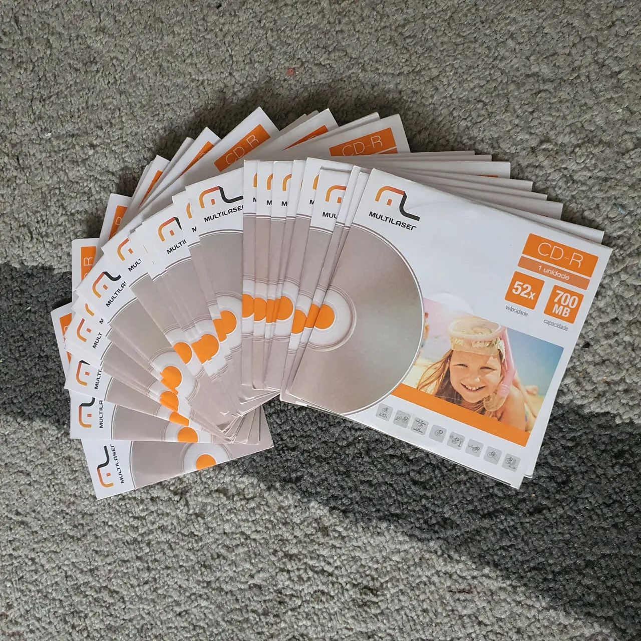 24 unidades CD-R 700Mb 52X Multilaser - CDs, DVDs etc - Santa