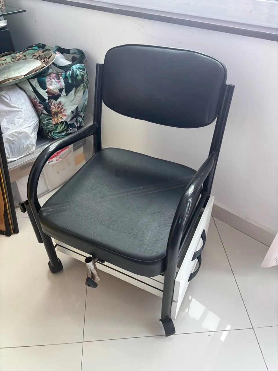 CADEIRA DE MANICURE 