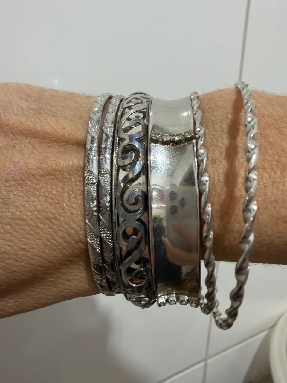 Conjunto de pulseiras e braceletes 