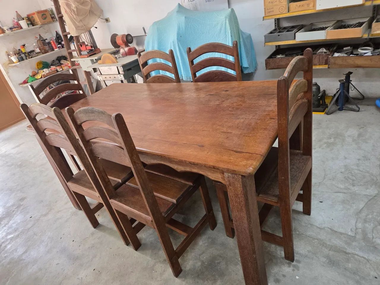 Mesa de cozinha com 6 cadeiras de angelim pedra