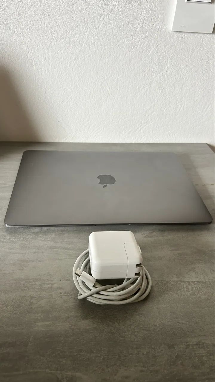MacBook Air 2020 (Intel, 13") - i3, 8GB RAM, 256GB SSD - Ótimo estado, bateria saudável