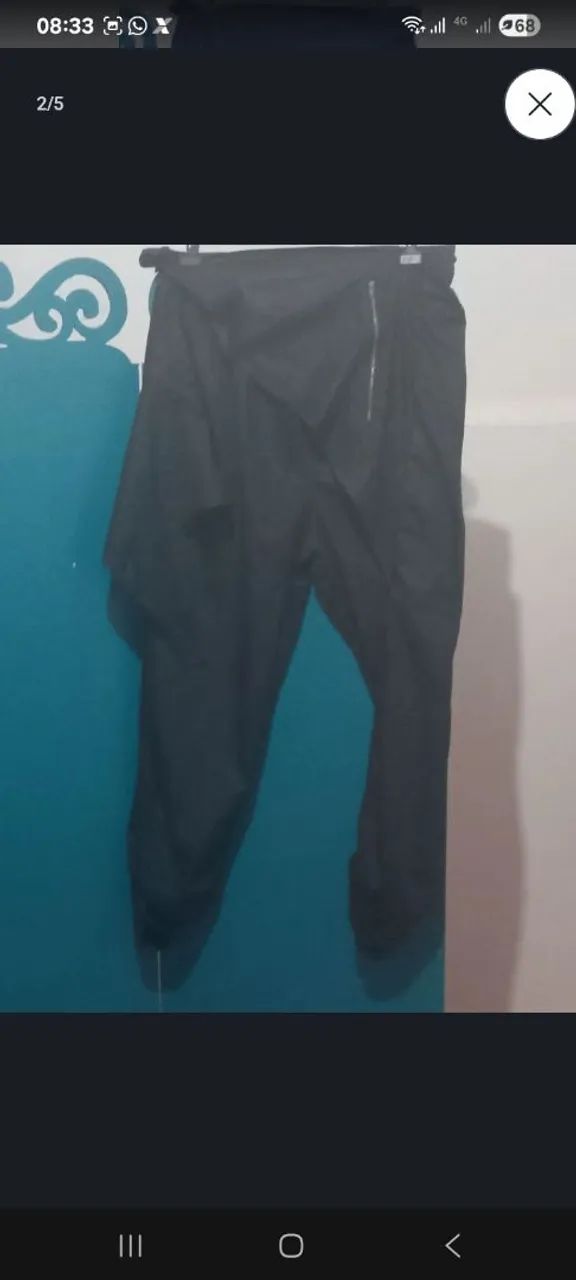 Calça modelo assimétrico