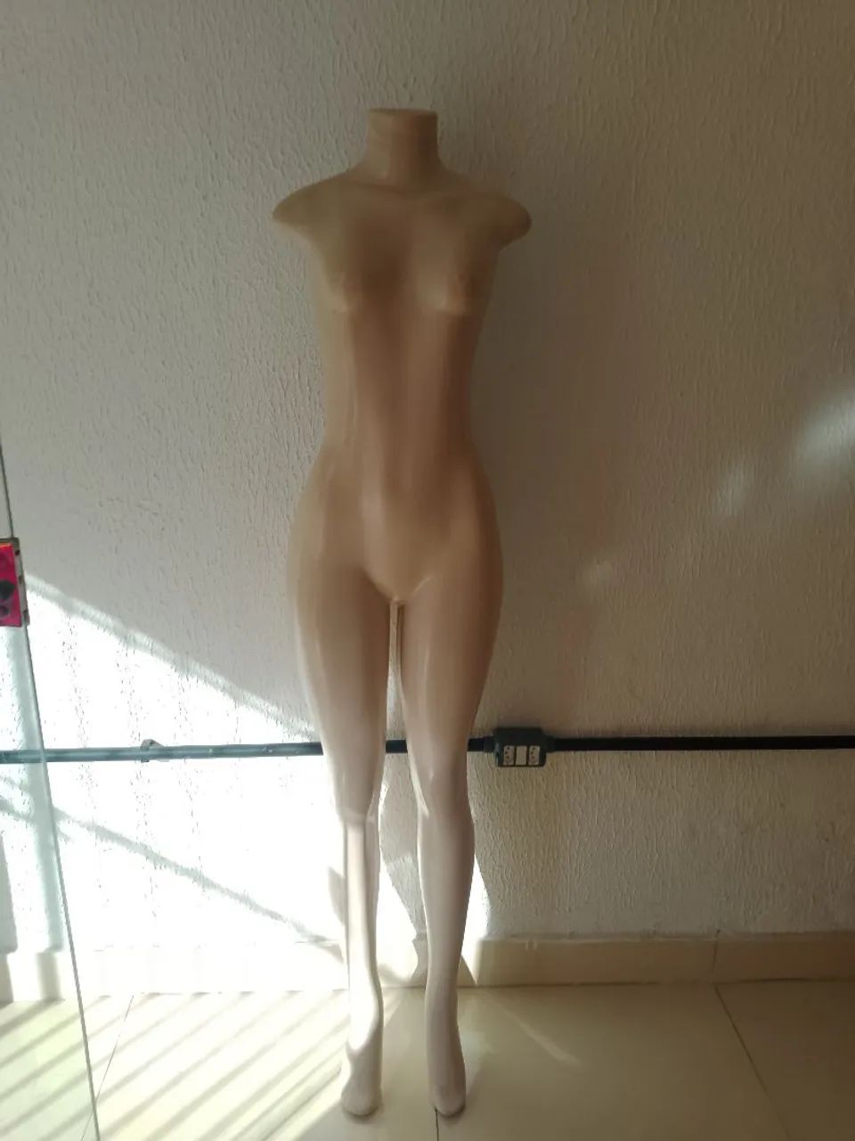  Vendo Manequins corpo inteiro sem braços  - Foto 3