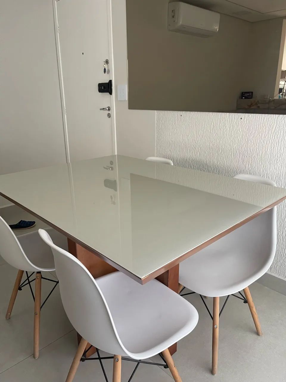 Vendo mesa com 4 cadeiras  - Foto 5