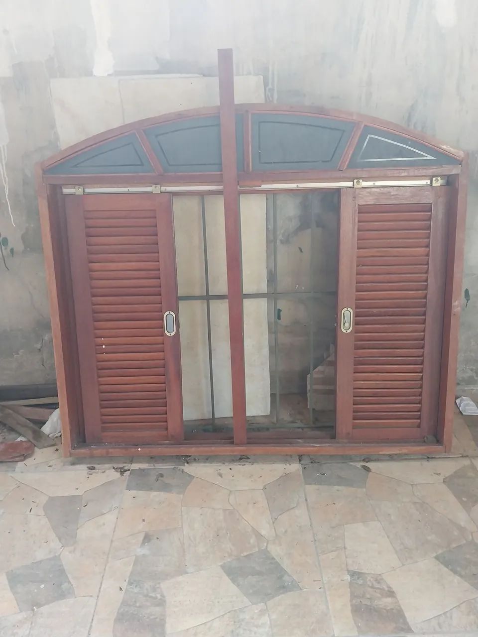Vendo janela de madeira. 140x120