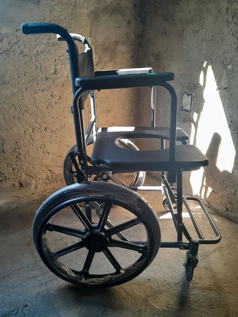 CADEIRA DE RODAS ORTOMOBIL NUNCA USADA. PERFEITO ESTADO. - Foto 2