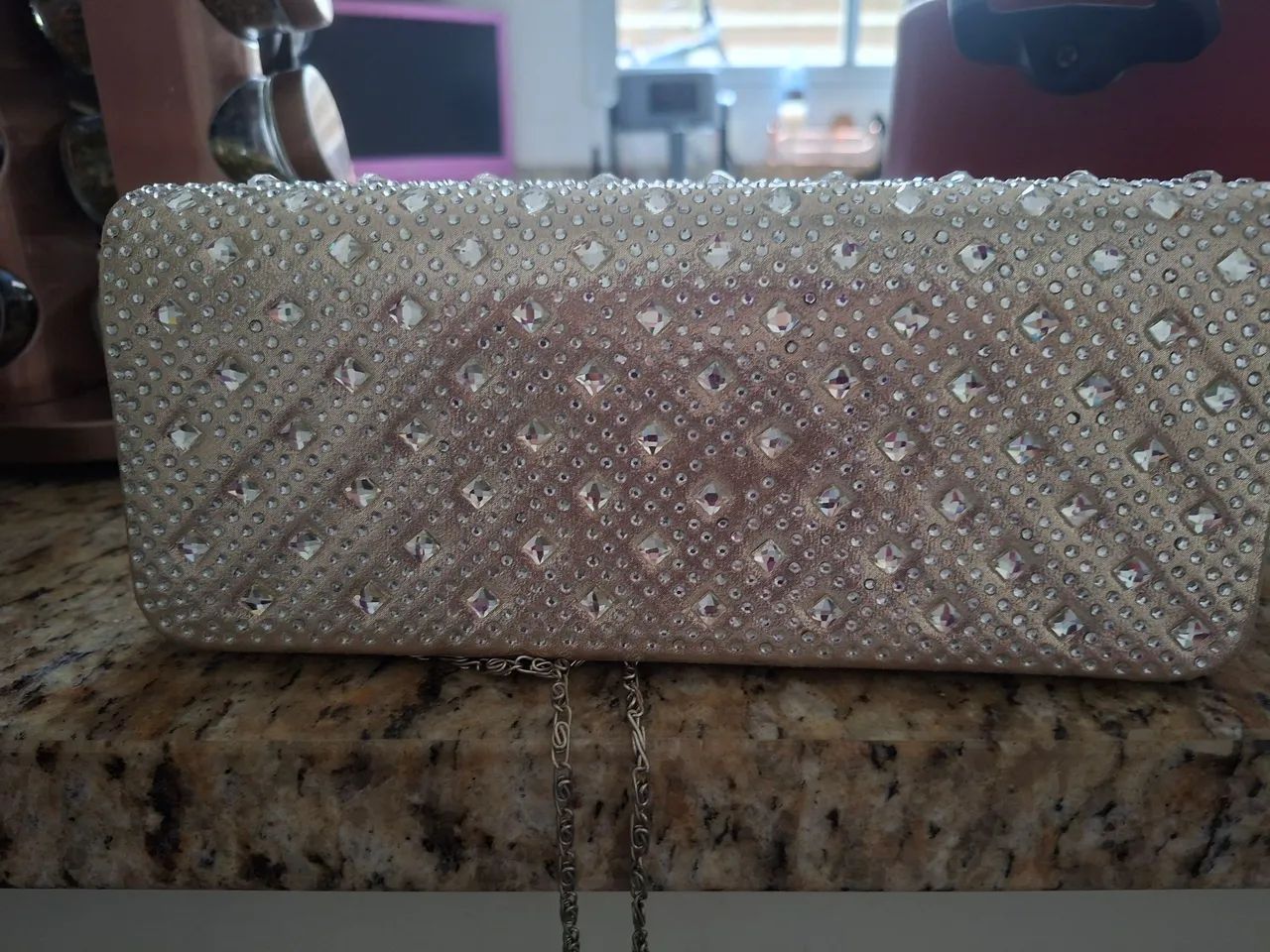 BOLSA CLUTCH DOURADA COM PEDRARIA