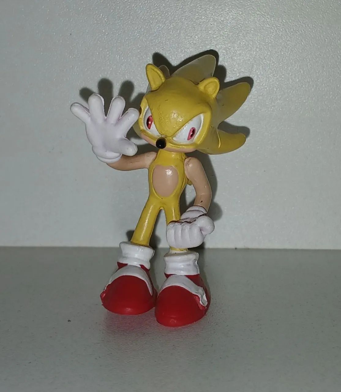 BONECO MINIATURA SUPER SONIC AMARELO