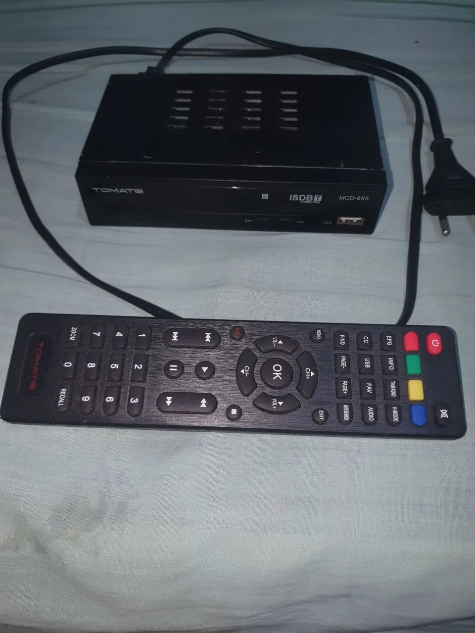 Conversor Digital de TV Tomate usado.
