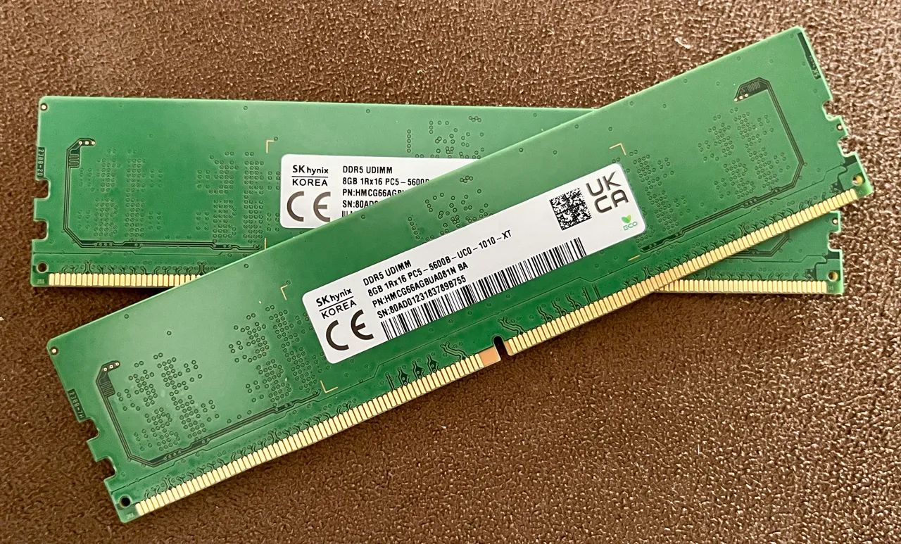Par de Memória RAM DDR5 16GB (2x8GB) SK Hynix 5600MHz - Novas (OEM