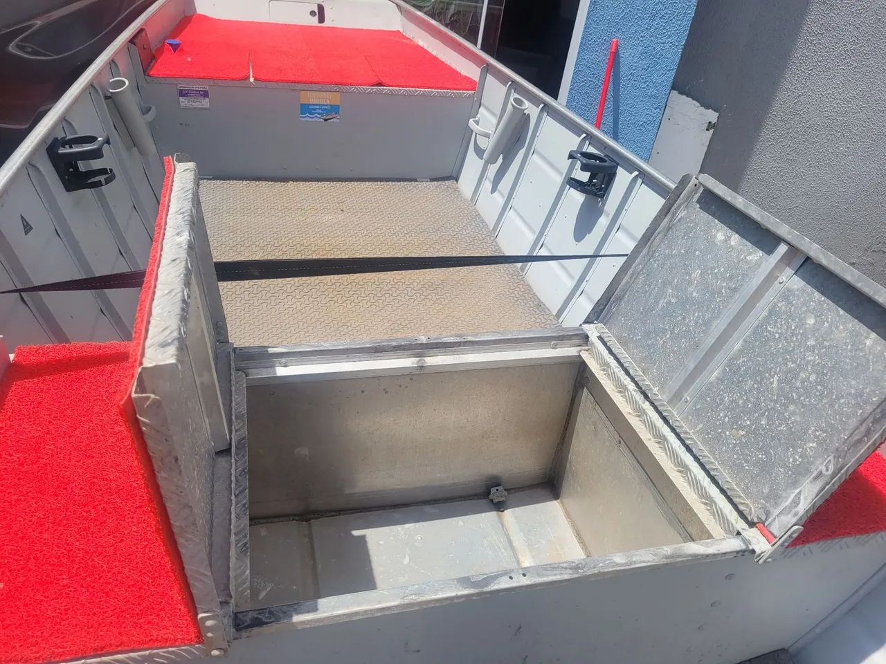 Barco semi chato 6m COMPLETO, com carreta, motor 30hp e todos acessórios. - Foto 5