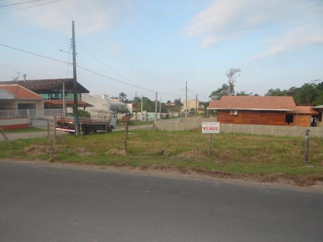 Lindo terreno de esquina, perto da lagoa, amplo, frente asfaltada - Foto 3