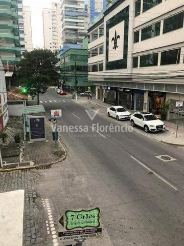 Frente para 2 Avenida Mobiliado Apartamento com Terraço 03 Quartos sendo 01 Suíte