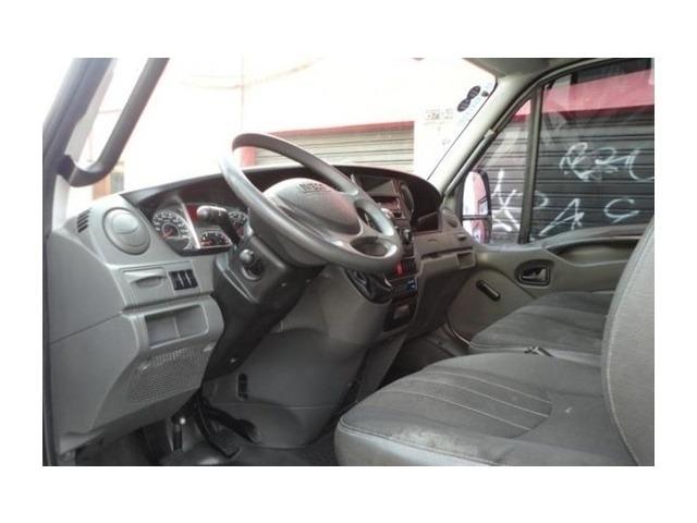 Iveco Daily 35s14 com bau arcondicionado