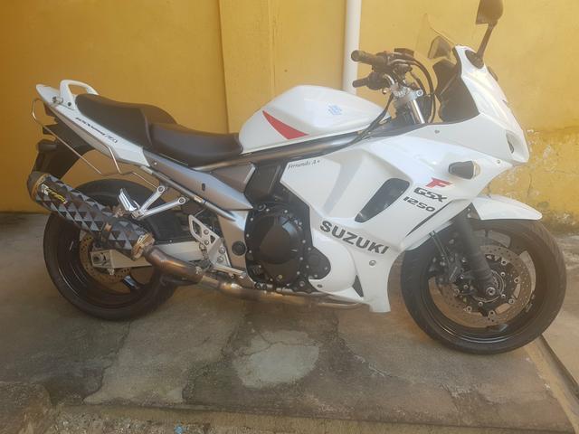 Moto Suzuki GSX 1250 F
