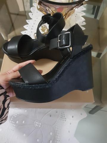 Sandália tamanho 36 - Foto 2