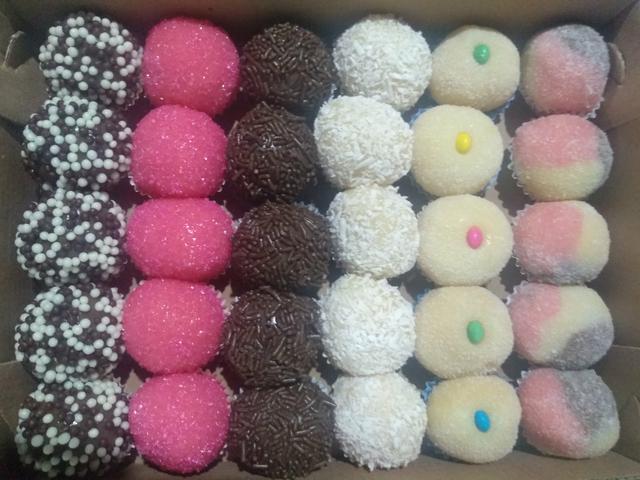 Cx com 30 doces da melhor qualidade - Foto 3