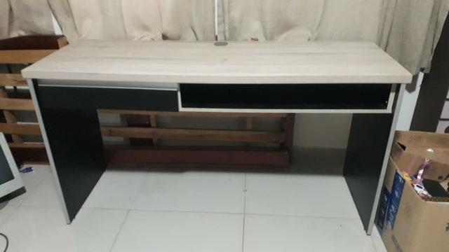 Escrivaninha em MDF