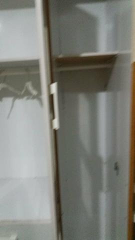 Vendo guarda roupa motivo viajem 100reais - Foto 2