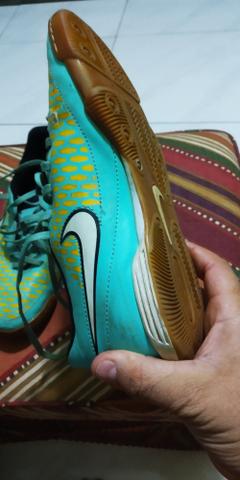2 Chuteiras Adidas e Nike