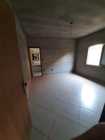 Casa e terreno (lote) com 5 quartos, 3 suítes, ótima localização, aquecimento solar - Foto 2