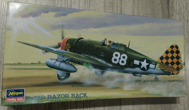Avião para montar do caça-bombardeiro Republic P-47D Thunderbolt, escala 1/72, da Hasegawa