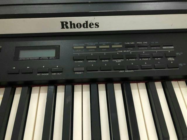 Teclado Piano Digital FENDER RHODES MK80