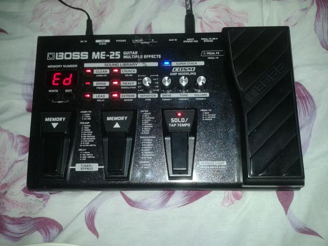 Pedaleira Boss ME - 25