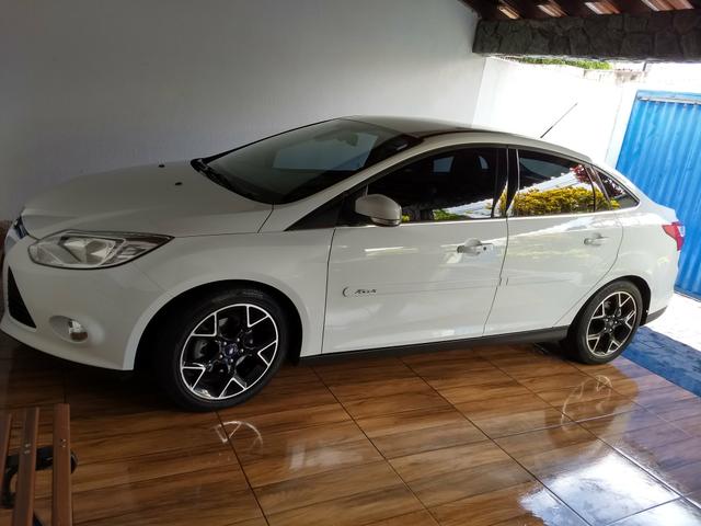 Ford Focus sedã - Foto 6