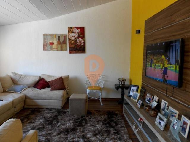 Excelente residencia em alvenaria conjunto Mercúrio com aprox. 214 m de área - Foto 3
