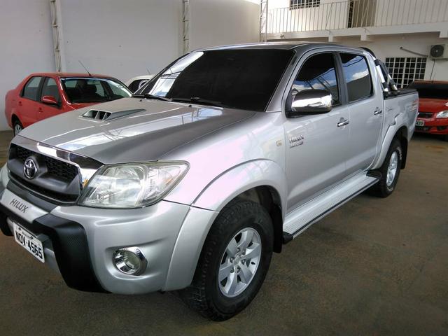Hilux 2010 4x4 Diesel Srv Dvd Banco de couro