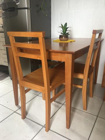 Mesa de jantar - 4 lugares - Madeira -Pé palito + 2 cadeiras - Foto 2
