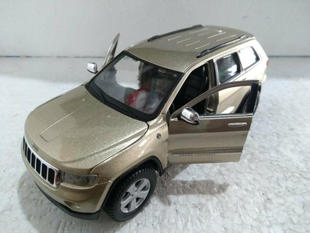 Minituras Jeep Grand Cherokee e Chevrolet SS - Foto 5