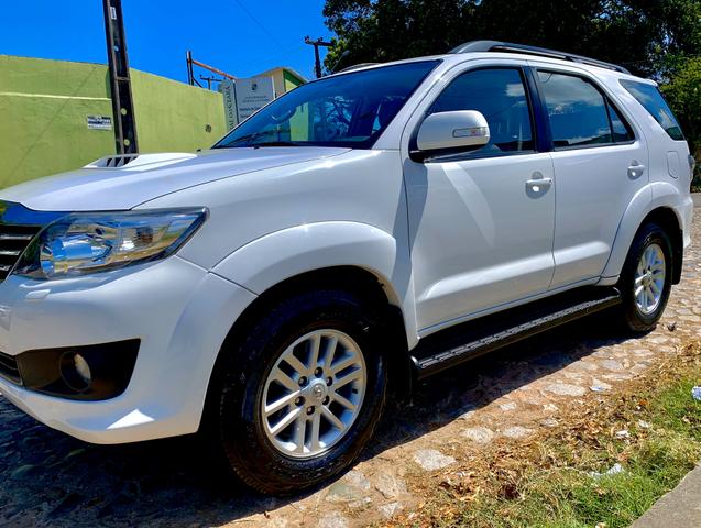 Toyota Hilux SW4 2013 diesel 7 lugares Pneus novos Pirelli!!! - Foto 3