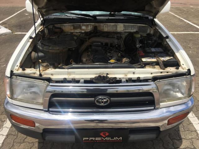 TOYOTA HILUX SW4 4X4 3.0 TB 4P - Foto 13