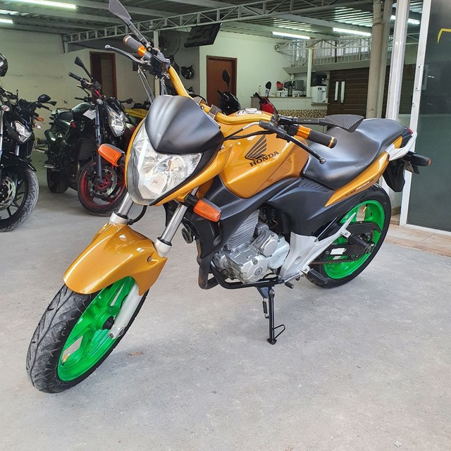 HONDA CB 300 MOTO EM OTIMO ESTADO DE CONSERVAÇÃO!!! BR -