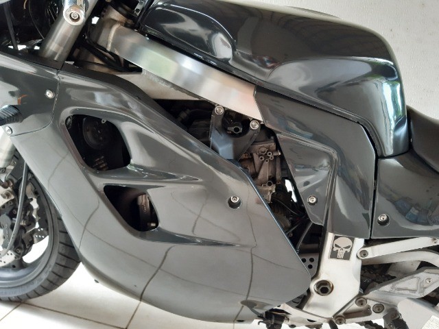 Motocicleta esportiva  Suzuki 1100 cilindradas